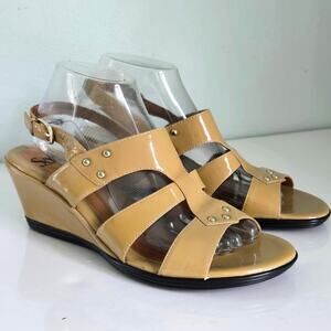 Sofft Wedge Heel Sandals Women's 9M Tan Patent Leather Studded Open Toe Comfort
